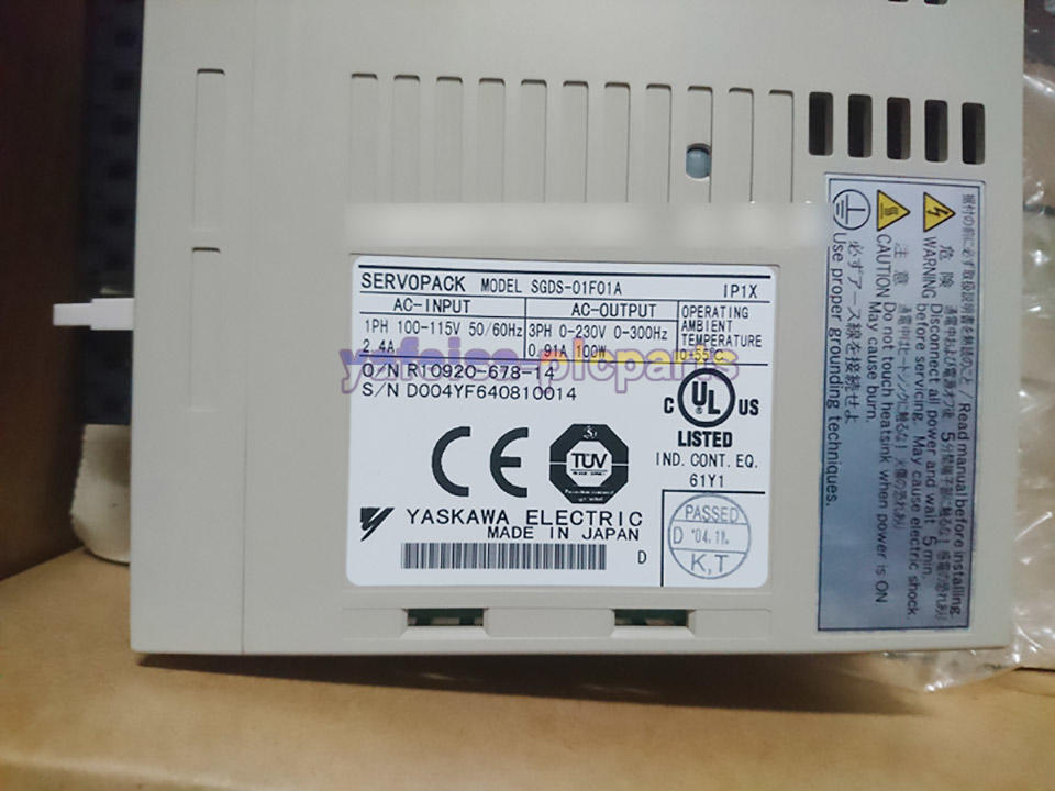One YASKAWA SERVO DRIVER SGDS-01F01A New