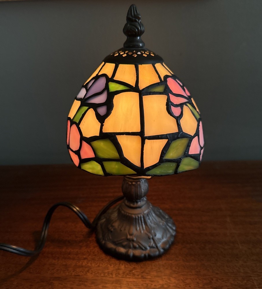 Very Cute Small Tiffany Style Flower Lamp