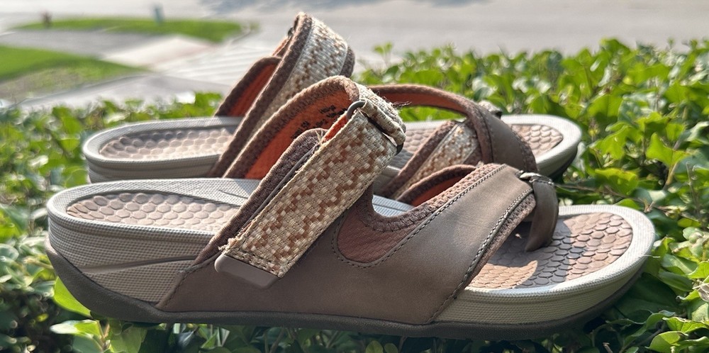 BareTraps Danique Sandals Strappy Comfort Low Wedge Heel Beige Womens Sz 9.5 M