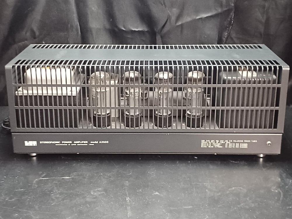 Luxman A3500 High-End Vacuum Tube Power Amplifier for Audiophiles