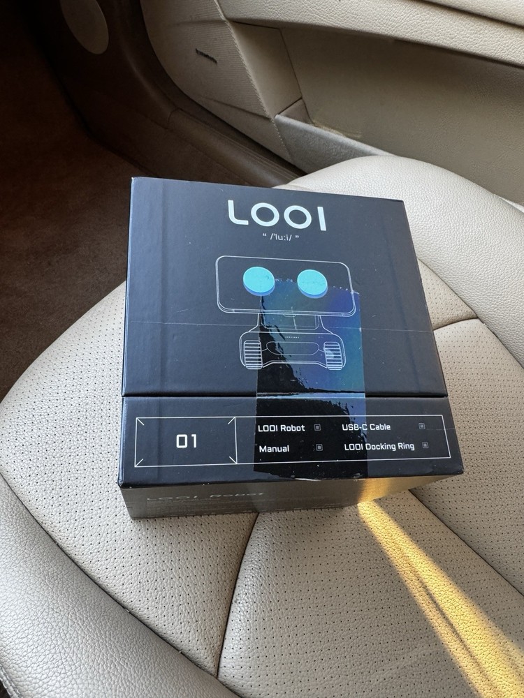 Smart AI Robot Desktop Companion Voice Control Visual Recognition 10W Charger