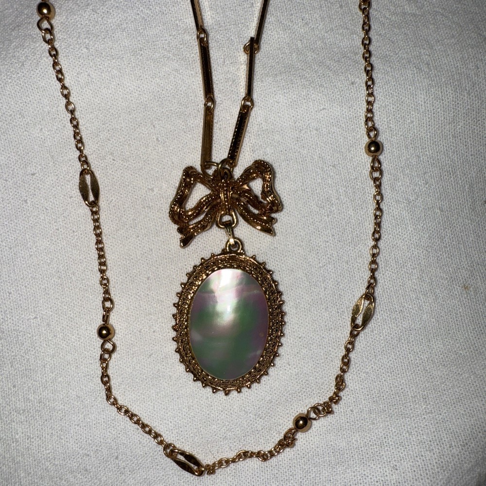 Vintage Florenza Goldtone Shell/Pearl Pendant Double Link Chain Bow Necklace