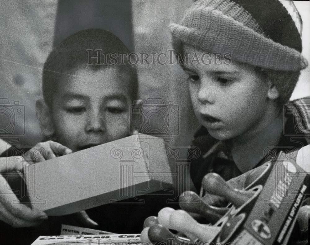 1962 Press Photo Youngsters open present given through efforts of the Rotary