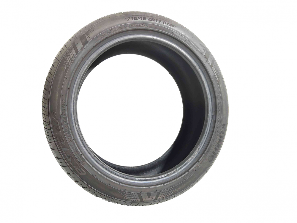 P215/45R17 Kumho Ecsta 4X II 91 W Used 9/32nds
