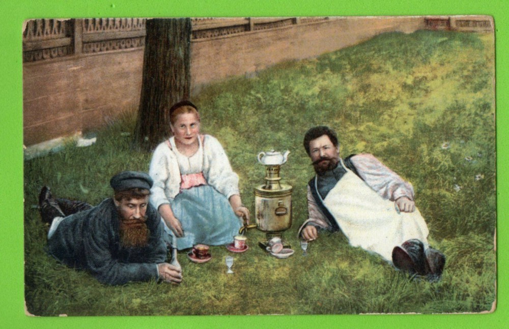 RUSSIA RUSSLAND TYPES PEOPLE AND samovar VINTAGE POSTCARD 434