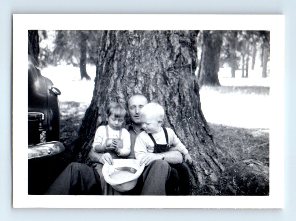 Old Vintage Photo MAN BOY AND GIRL SITTING UNDER TREE BY CLASSIC CAR SNAPSHOT