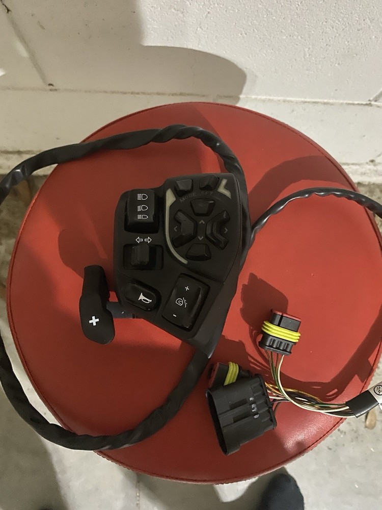 2012-2013 Can Am Spyder RT SE5 Left Switch Housing 710004011 710002346 710003273