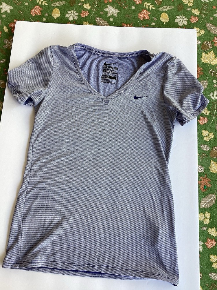 Nike Dri-FIT Women's V-Neck Striped Athletic Tee Blue White XS Short Sleeve