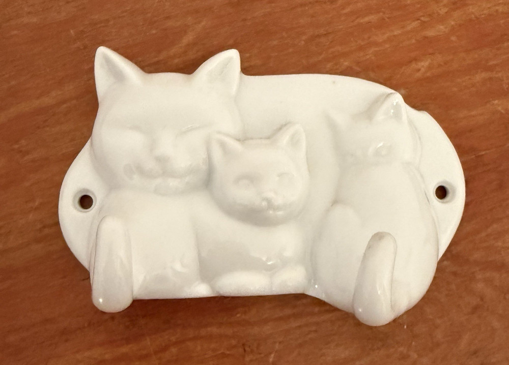 Vintage 80's Avon Kitchen Kittens Wall Hook 5.5”