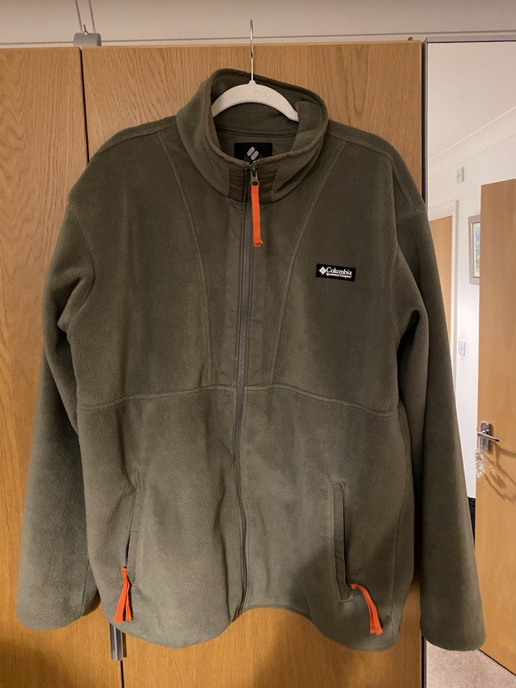 Columbia men’s Khaki Full zip fleece - Large