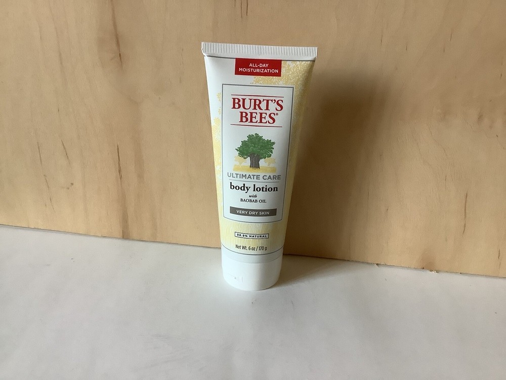 BURT'S BEES ULTIMATE CARE BODY LOTION WITH BAOBAB OIL 6oz, NEW