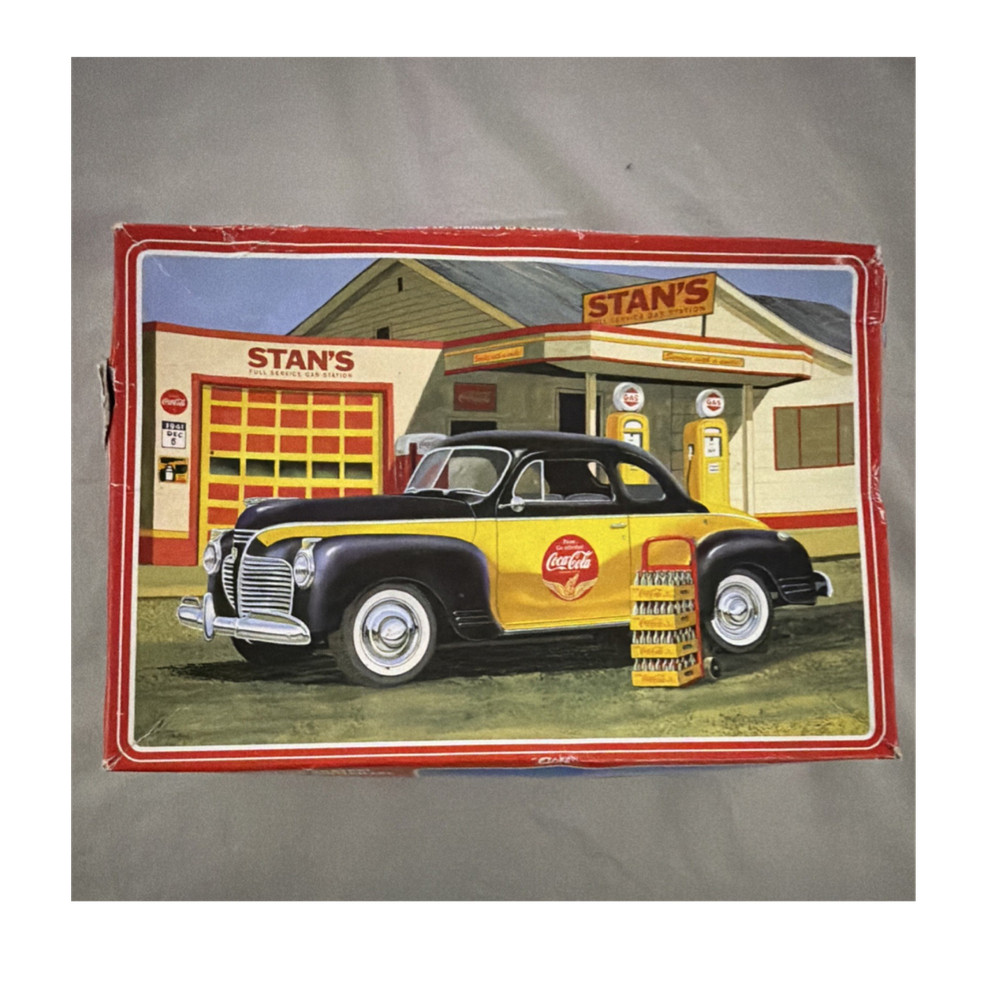 AMT Coca-Cola 1941 Plymouth Coupe 1:25 Plastic Model Kit AMT1197W/12