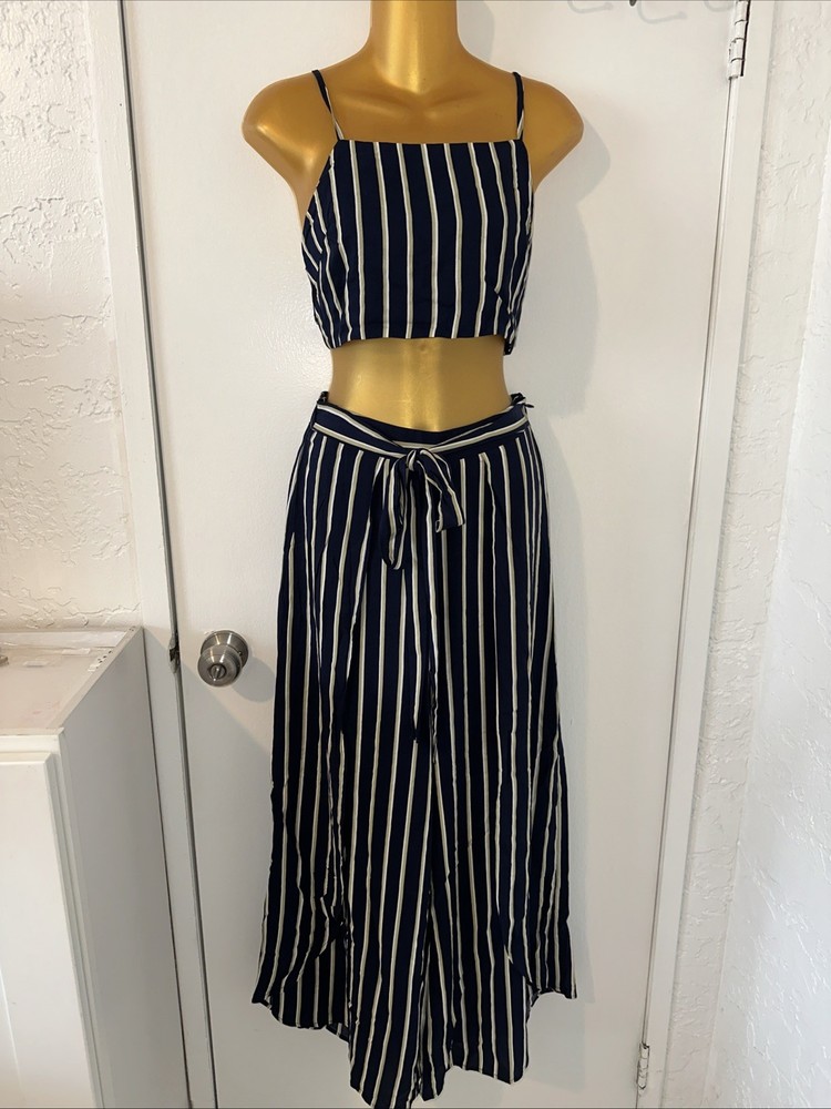 Blue Striped crop top And Pants set Summer Vacation Size Small