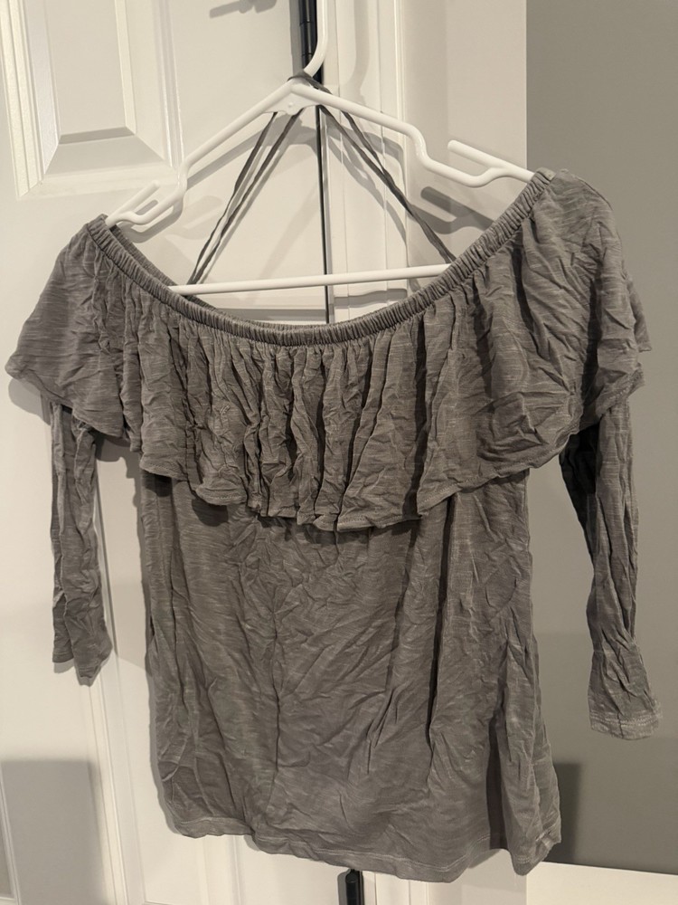 American Eagle Outfitters Ruffle Gray Off-Shoulder 3/4 Sleeve Blouse Size S