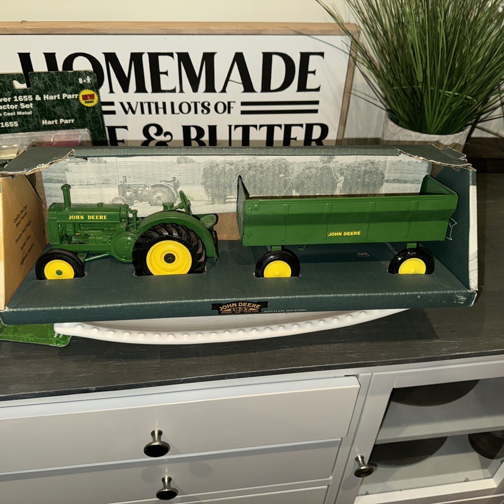Ertl John Deere 1937 Model BR Tractor with Flare Box Wagon manuf 1997 U.S.A