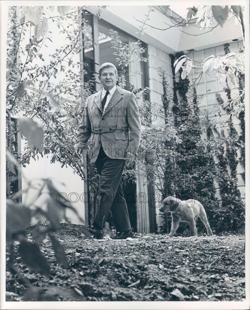 1975 Press Photo North Carolina Governor Terry Sanford Walks With His Dog