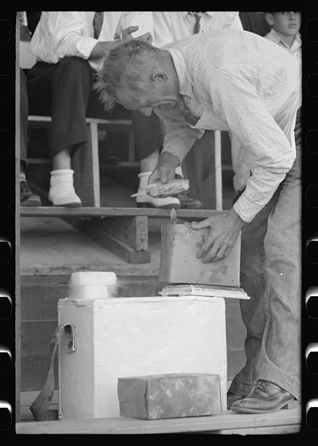 Photo:Donaldsonville Louisiana 1938 State Fair Man Serving Ice Cream