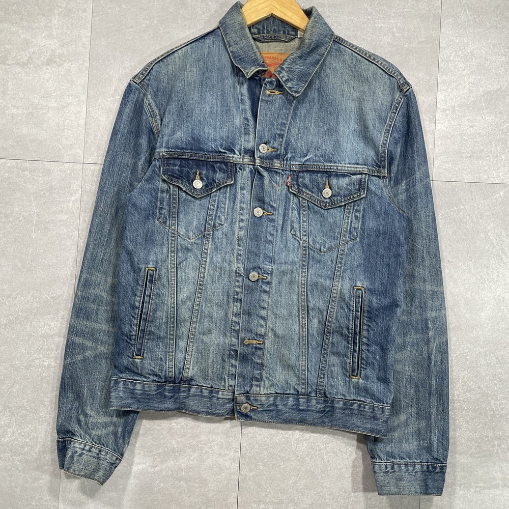 Levis mens Medium denim trucker jacket Type III pockets jean blue light wash
