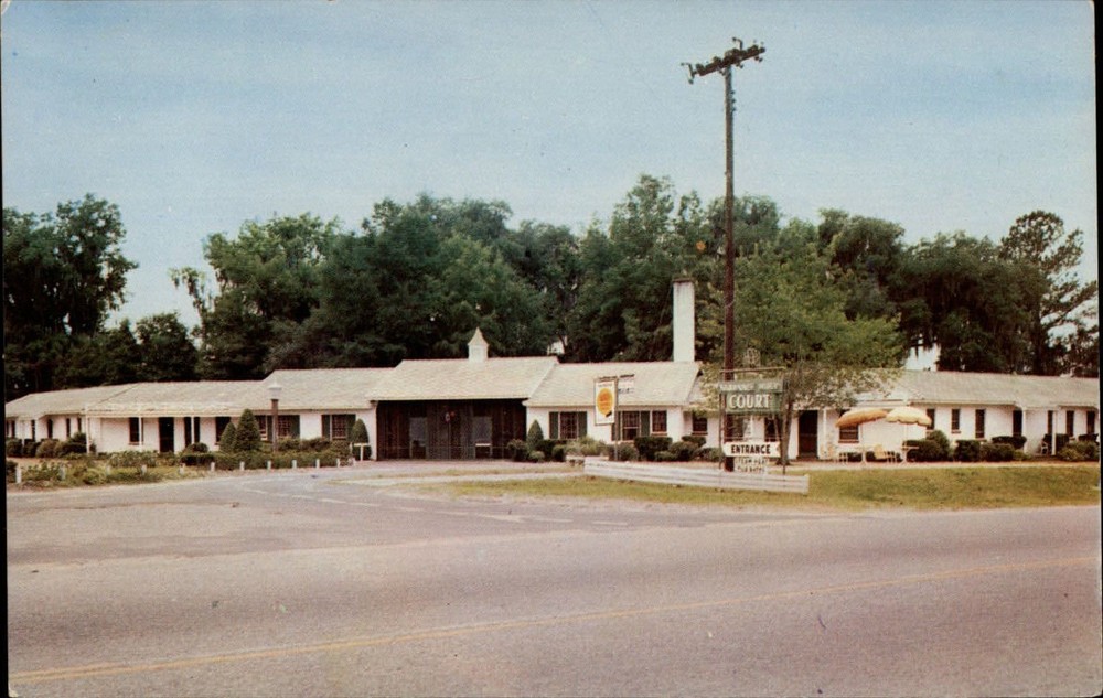 Suwannee River Court ~ White Springs Florida ~ unused 1950s-60s vintage postcard