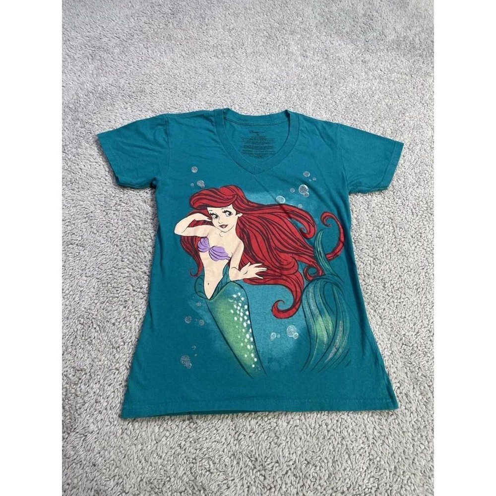 Vintage Disney Store Women's The Little Mermaid Ariel V-Neck Tshirt (XS)
