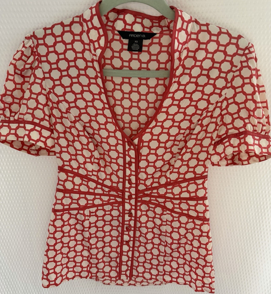 Arden B. Red White Geometric Silk Button V-Neck Short Sleeve Blouse XS
