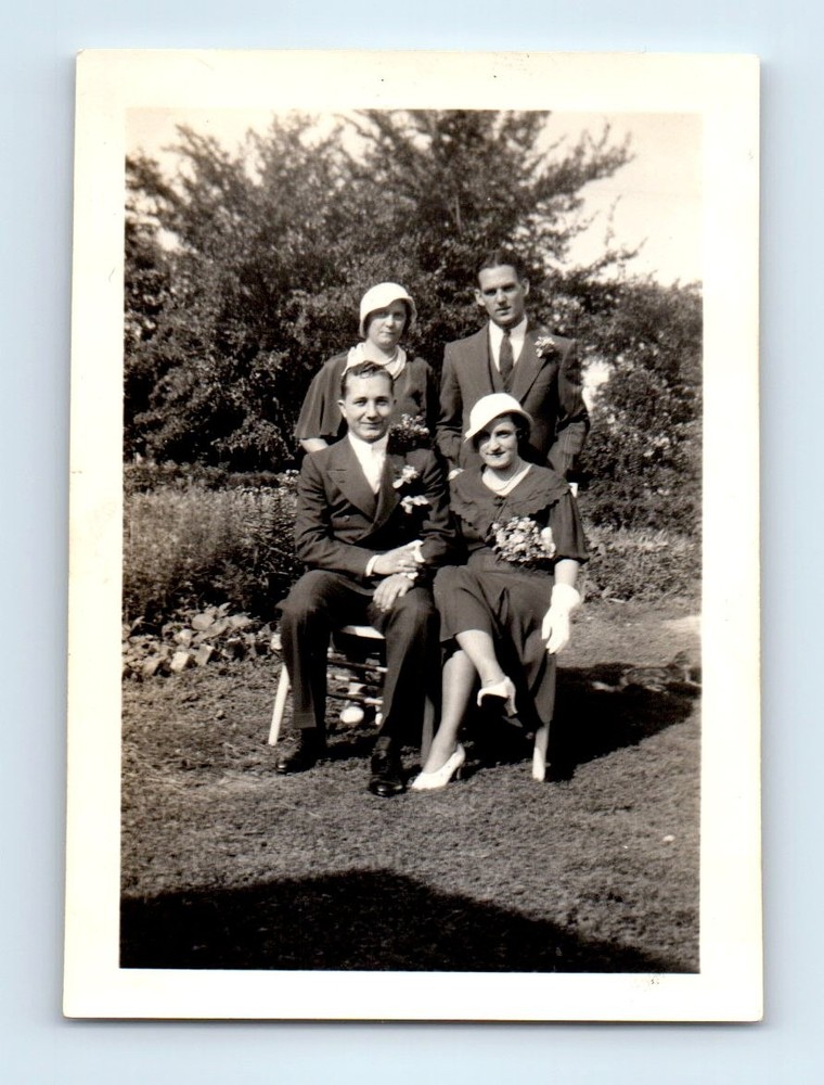 Old Vintage Photo MEN WOMEN COUPLES OUTSIDE IN YARD ORIGINAL SNAPSHOT PICTURE