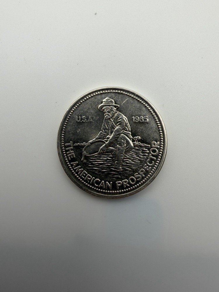 1985 1/2 oz .999 Fine Silver Engelhard Prospector Round. Rare