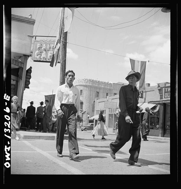 Photo:Los Angeles California 1930s Walkers on Street Near Emtage Cafe