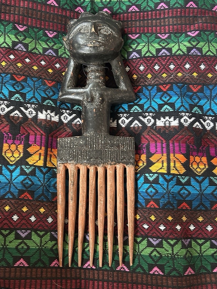 Luba/Ashanti Vintage Hand Carved Hair Comb