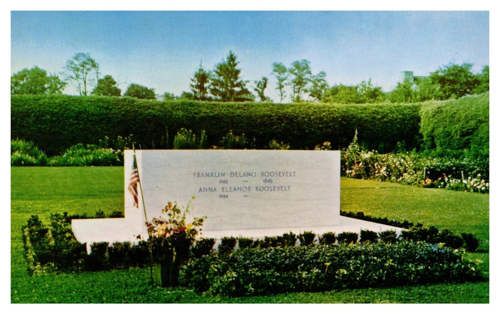 Hyde Park NY New York Grave of Franklin D. Roosevelt Rose Garden Chrome Postcard