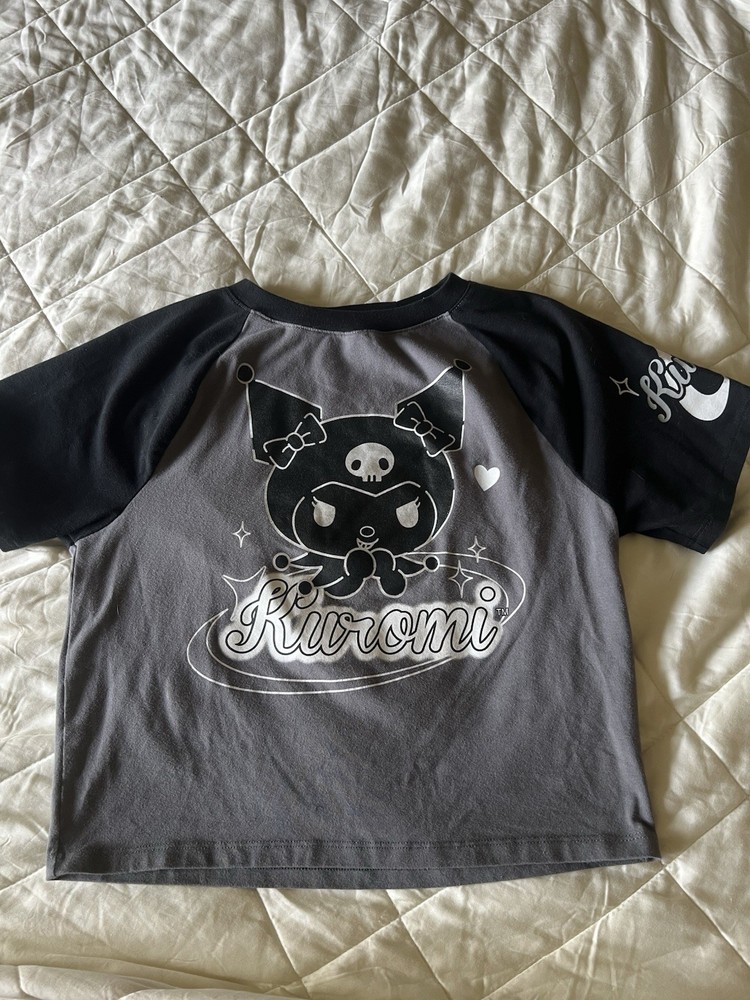 Kuromi Sanrio Raglan Baseball tee Graphic T-Shirt Gray/Black Crew Neck Size L