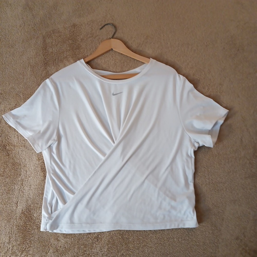 Women's Nike Size XL Short Sleeve Shirt White Dri-Fit Moisturizer Wicking