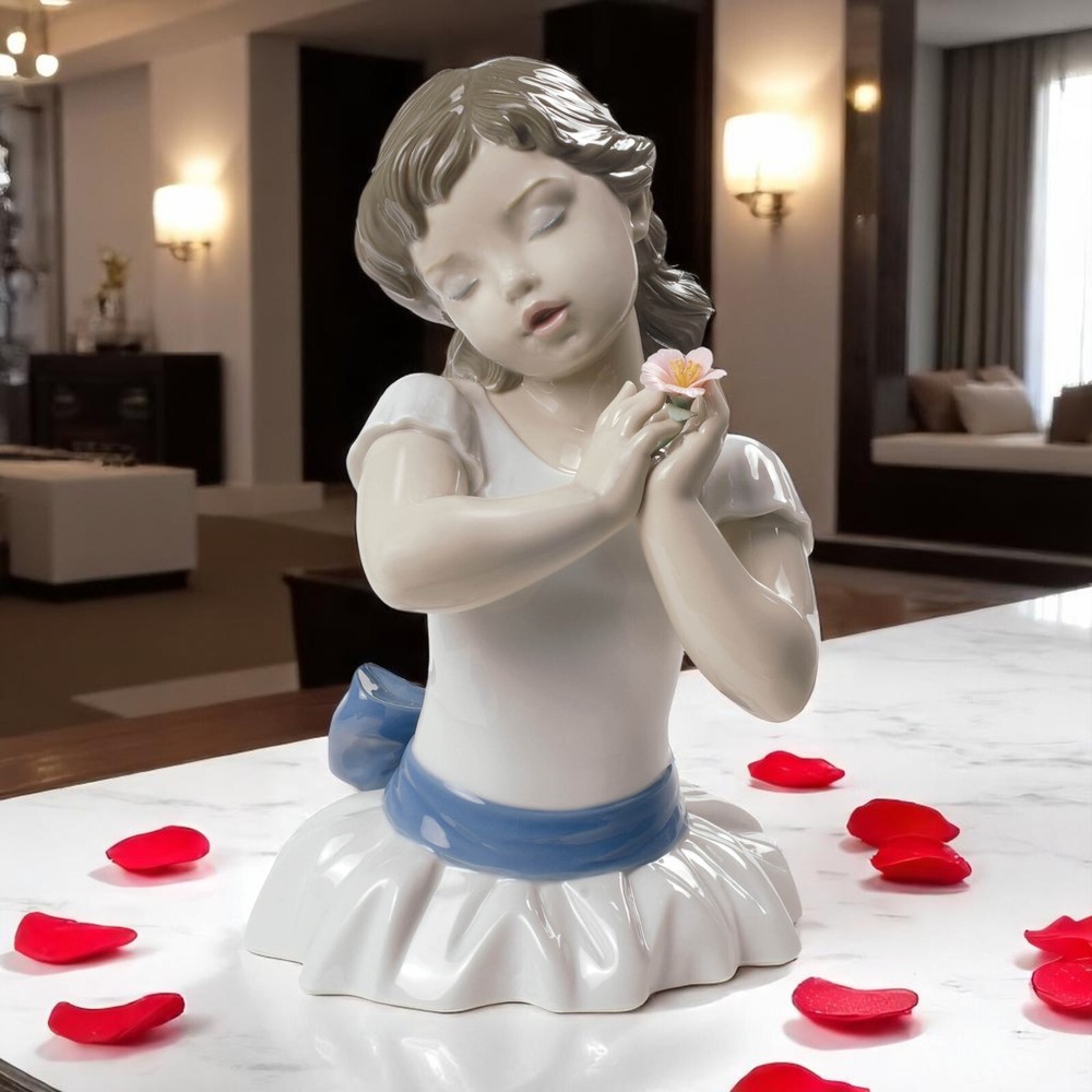 Lladró Retired Beautiful Blossom Porcelain Figurine 01009138