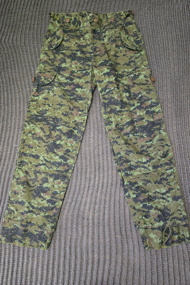 CAF-Cut Woodland Digital Camo Uniform, Small/Medium-Regular