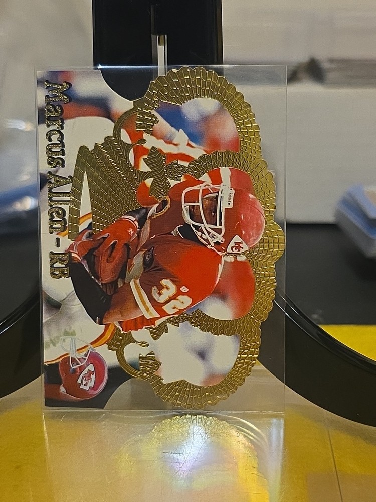 1995 Pacific Crown Royale - Marcus Allen #141