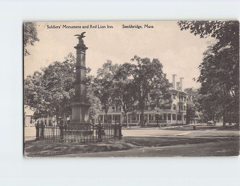 Postcard Soldiers' Monument And Red Lion Inn Stockbridge Massachusetts USA