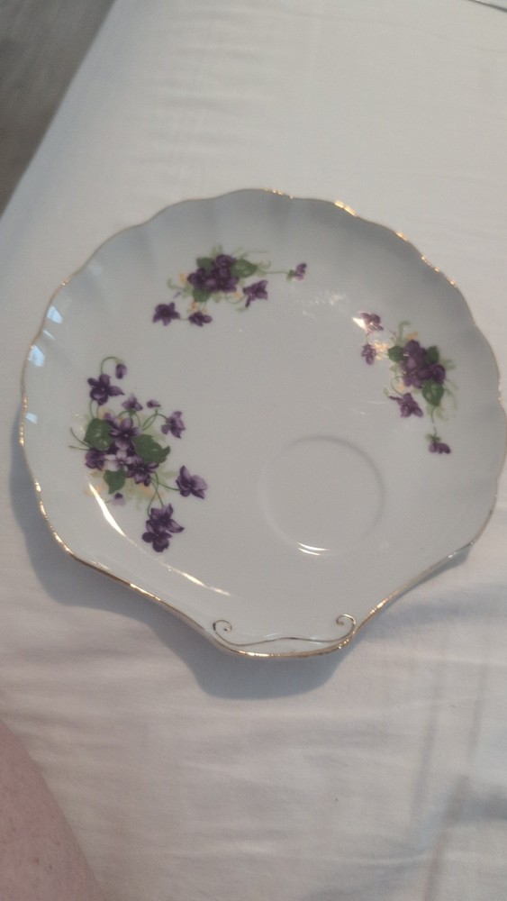 Japan Porcelain Saucer White Purple Floral Pattern Gold Trim Round Glossy