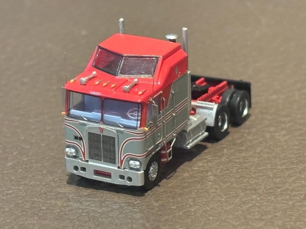 Trainworx N Scale 41061 Kenworth K100 Aerodyne Tractor  Salem  Gray & Red