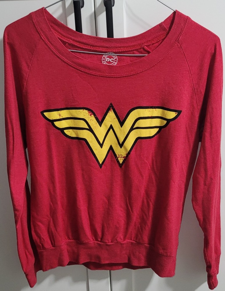 Wonder Woman Long Sleeve T-shirt Size Small DC Comics Super Hero Tee Shirt Red