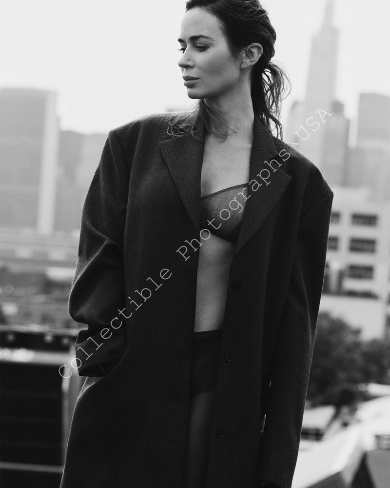 Actress Emily Blunt (8x10 inch) Celebrity Collectible Photograph 3017