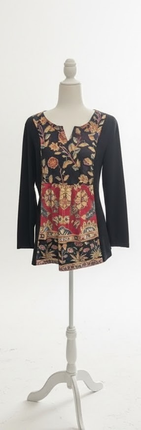 Women's Long Sleeve Pullover Top Black with a Fall Flower Print Size M