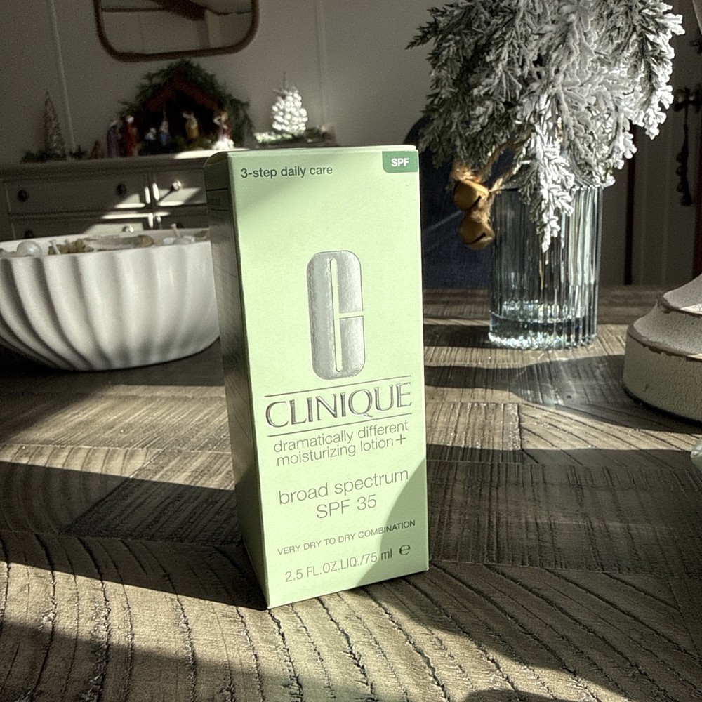 Clinique Dramatically Different Moisturizing Lotion SPF 35 | 2.5oz - New in Box