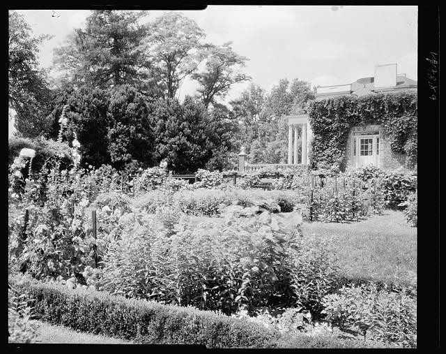 Photo:Oatlands Leesburg Virginia 1930s Garden at Historic Estate