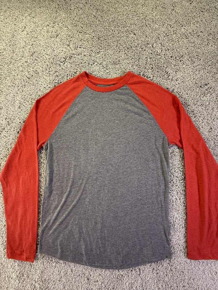 NWOT Fanatics Men’s Baseball T Shirt Size Medium Gray With Red Sleeves