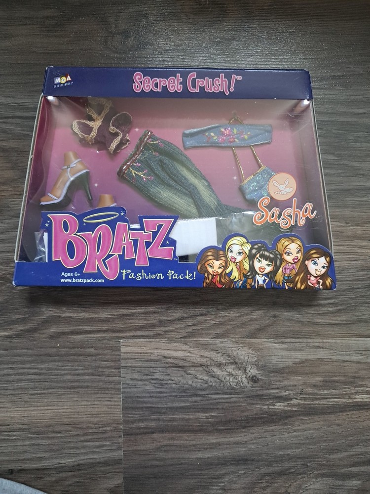 Vintage 2003 BRATZ Secret Crush Fashion Pack Sasha Brand New