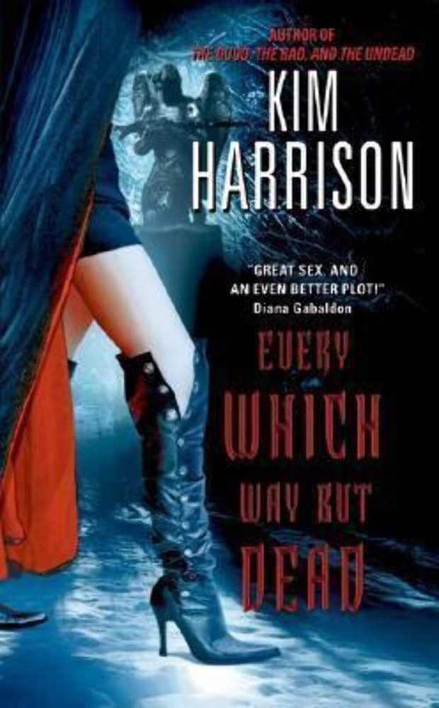 Every Which Way But Dead (The Hollows, Book 3) - mass market paperback Harri...