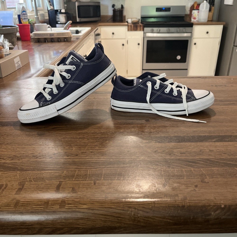 Converse Chuck Taylor All Star Navy Canvas Low Top Sneakers Men's Size 6 wo’s 8