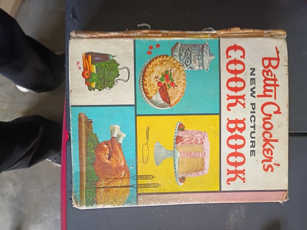 Betty Crocker's New Picture Cook Book 1961 HC First Edition 2nd Printing