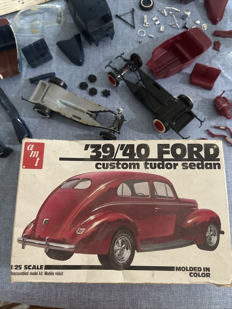 ‘39/‘40 Ford Custom Tudor Sedan, AMT, 1/25,