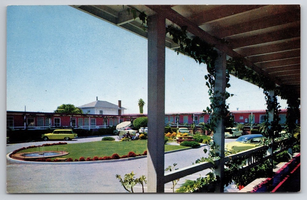 Vintage CALIFORNIA MOTEL Berkeley CA Spectra Color Postcard 1950s Cars